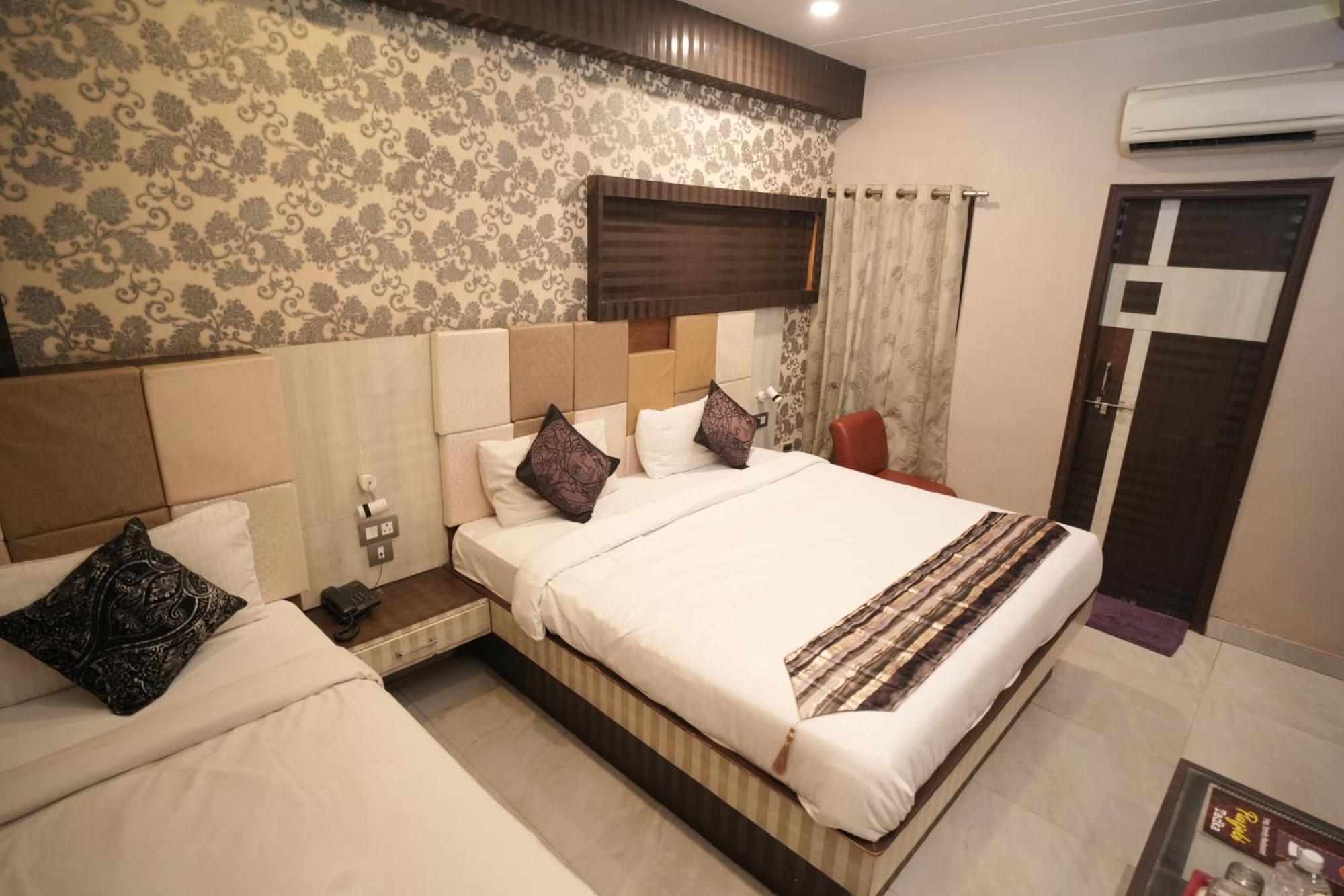 Hotel Rajkamal Near Varanasi Railway Station Dış mekan fotoğraf